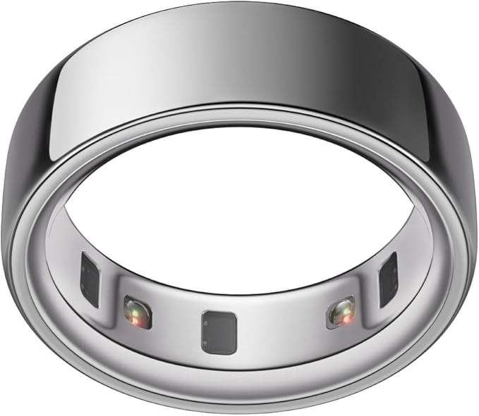Oura Ring 4 en titane argenté avec capteurs Smart Sensing intégrés à l'intérieur de la bague